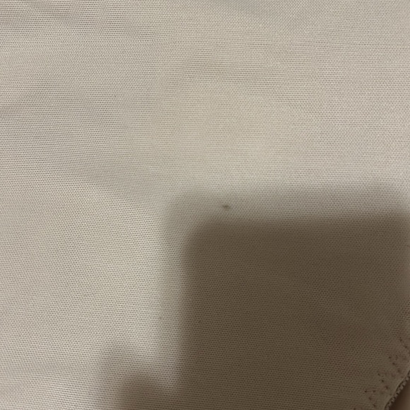 Leonisa - Picture 2 of 12